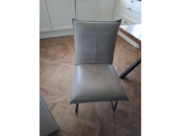 3 leren eetkamerstoelen