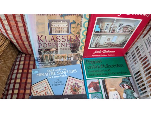 Boeken en tijdsschriften over poppenhuizen