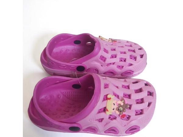 Crocs slipper schoen verticaal pink fuchsia met meisje 31