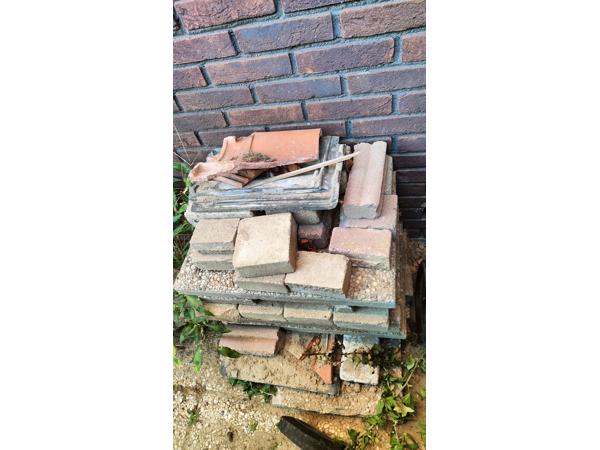 Grote partij stoepstenen en tegels Arnhem