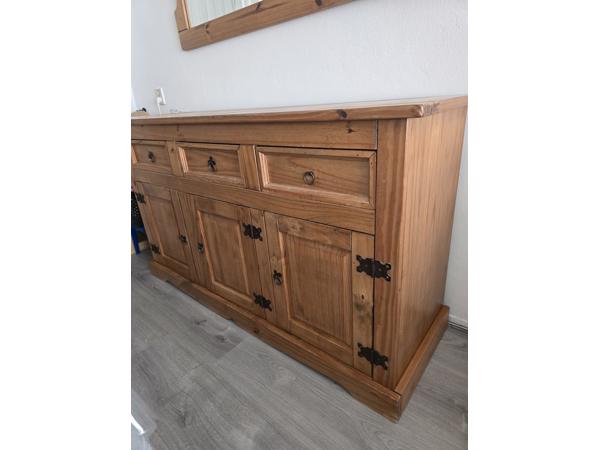 Mooie dressoir met spiegel