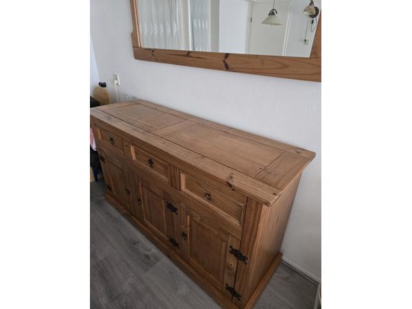 Mooie dressoir met spiegel
