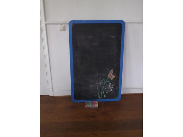 schoolbord + kleurkrijtjes