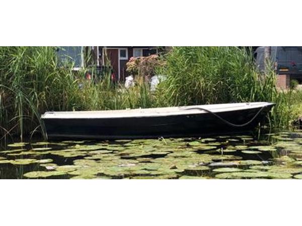 Motorboot zonder motor. Opknapper