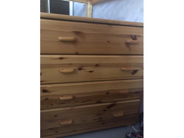 Bruine houten kast te koop