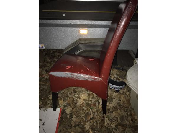 restaurantstoelen gebruikt  rode "skai/leren 14/15 stuks