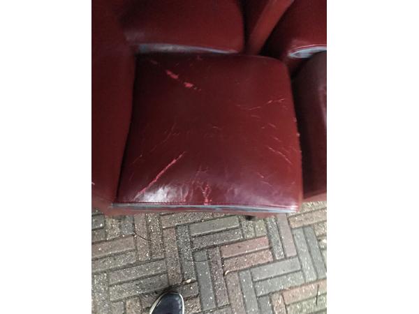 restaurantstoelen gebruikt  rode "skai/leren 14/15 stuks