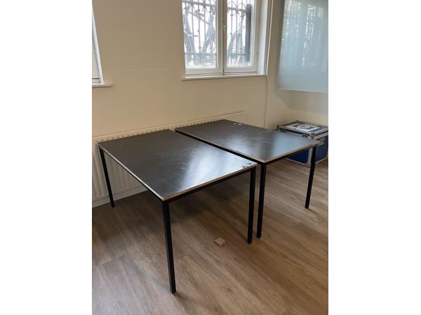 4 zwarte tafels