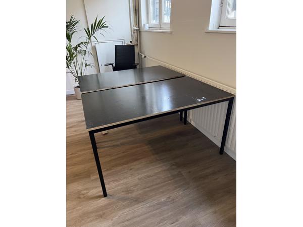 4 zwarte tafels