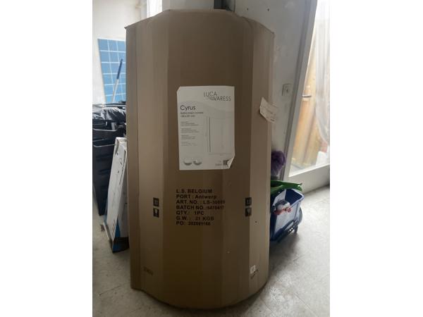 Nieuw hoekbad met bol badscherm, regendoucheset en badafvoer