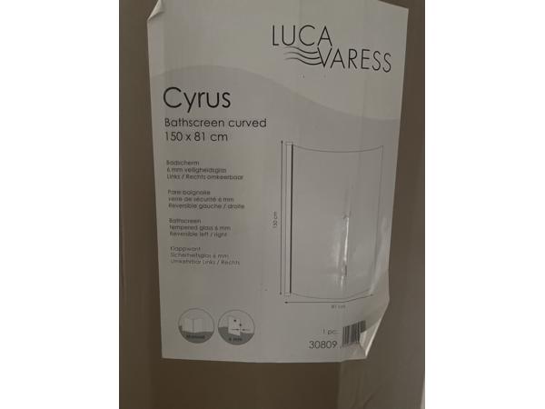 Nieuw hoekbad met bol badscherm, regendoucheset en badafvoer