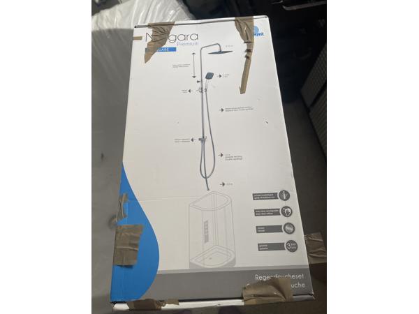 Nieuw hoekbad met bol badscherm, regendoucheset en badafvoer