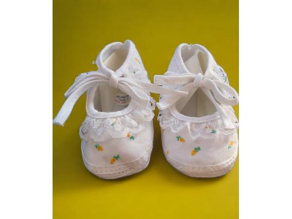 Junior Joy Babyschoenen Newborn Meisjes Wit Met Gele Roos