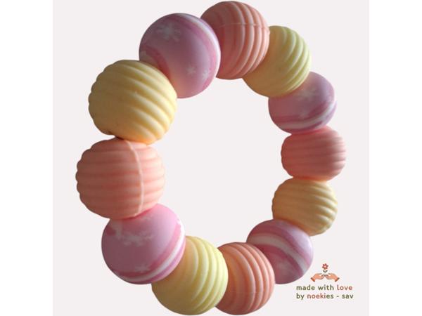 Noekies Handgemaakte Bijtring roze oranje geel - Nieuw!