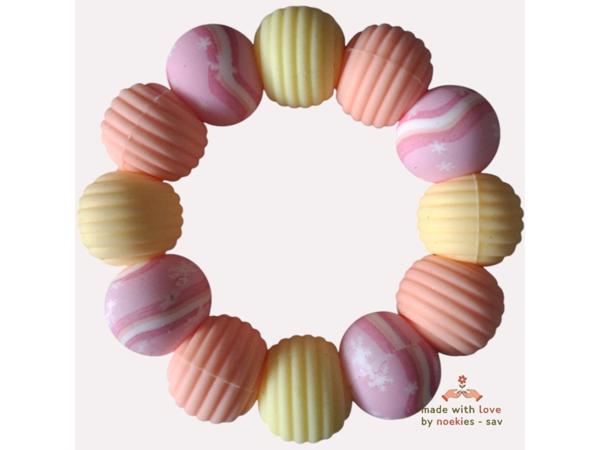 Noekies Handgemaakte Bijtring roze oranje geel - Nieuw!