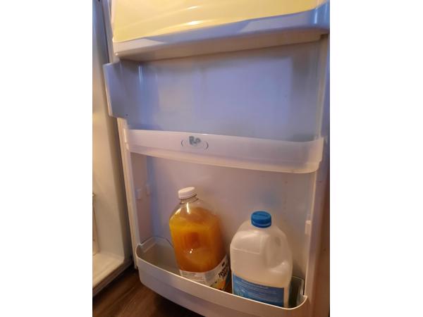 Tafelmodel koelkast met vriezer