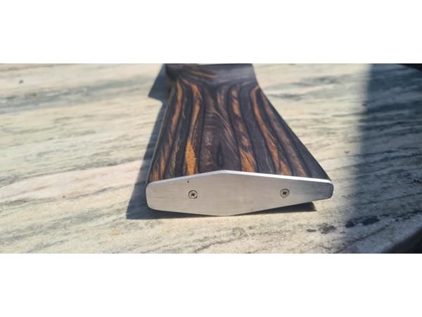 Vakkundig gemaakte custom laminaat benchrest kolf