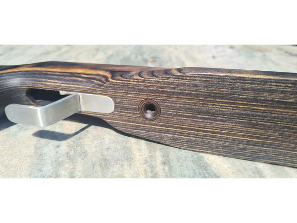 Vakkundig gemaakte custom laminaat benchrest kolf