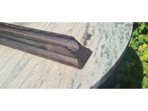 Vakkundig gemaakte custom laminaat benchrest kolf