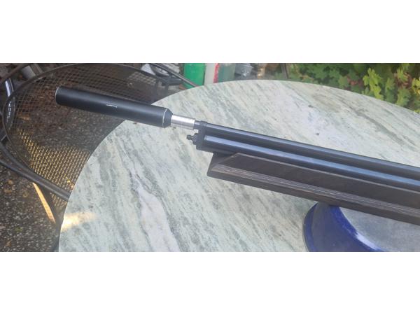 Vakkundig gemaakte custom laminaat benchrest kolf