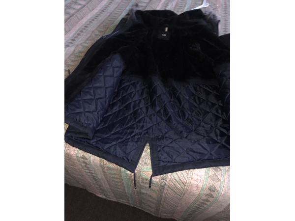 nieuwe warm gevoerde jas klaar voor de winter
