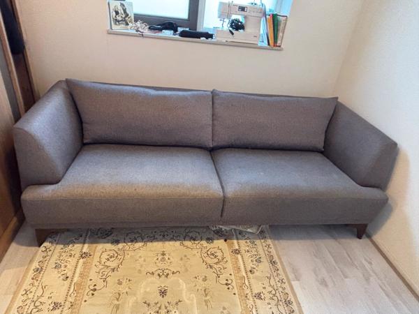 Prima bank, wie is eerst? (Whatsapp text only)