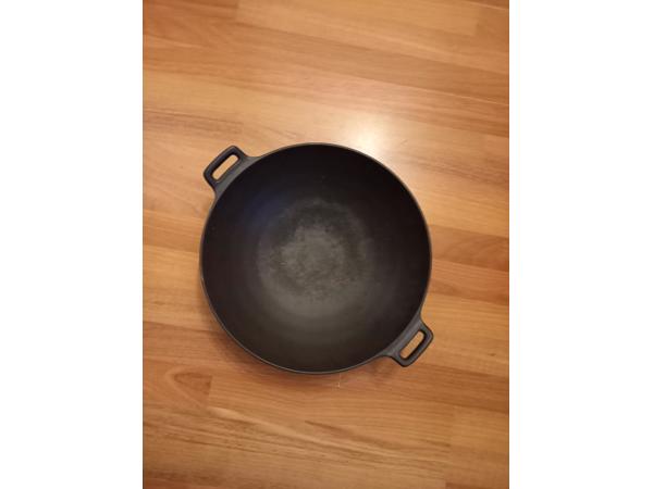 Gietijzeren wok in goede staat, diameter bovenkant 36,5 cm