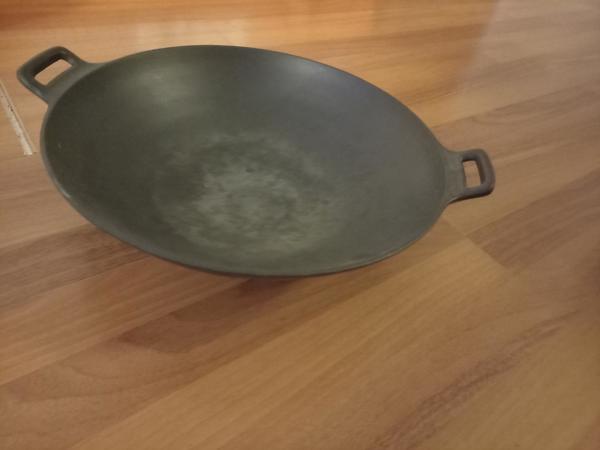 Gietijzeren wok in goede staat, diameter bovenkant 36,5 cm