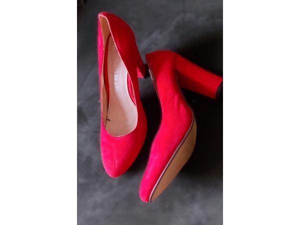 Rode pumps van Trend One, maat 38