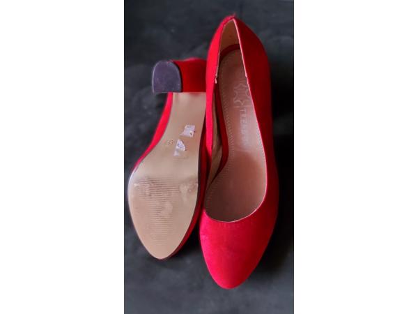 Rode pumps van Trend One, maat 38
