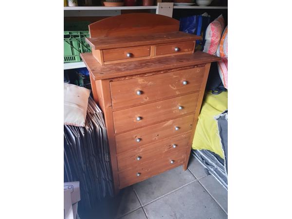 Kledingkast met opzetstuk