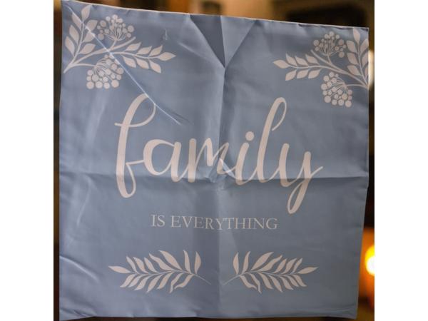 Set van 4 kussenhoezen lichtblauwe flowers met tekst 45x45cm