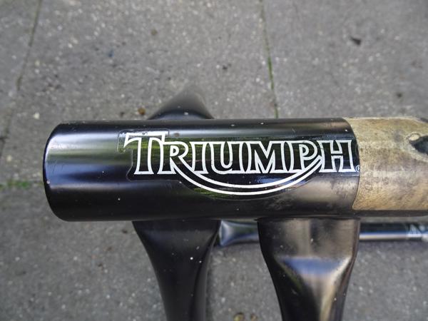Paddockstand voor Triumph met enkelzijdige ophanging