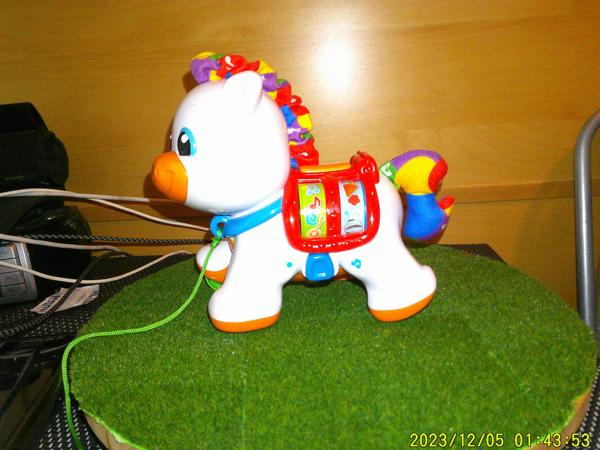 Clementoni zingende pony 1