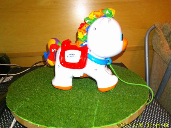 Clementoni zingende pony 1