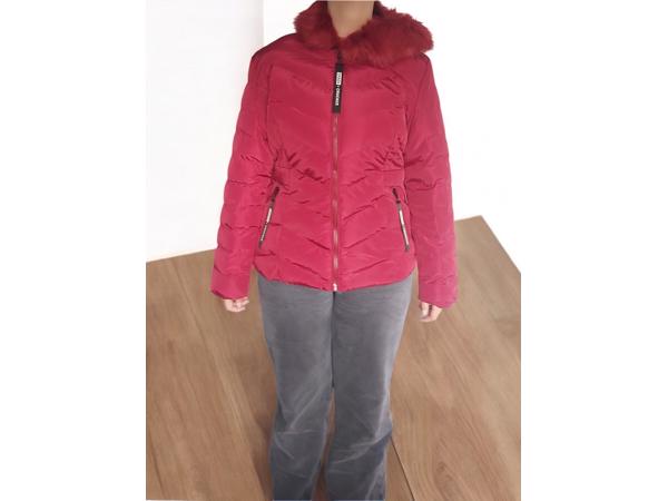 Ature winter jas rood XL/42 (Let op heeft 1 mankementje)