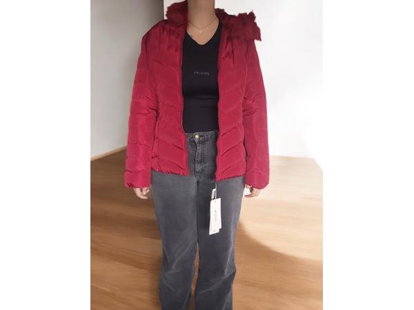 Ature winter jas rood XL/42 (Let op heeft 1 mankementje)