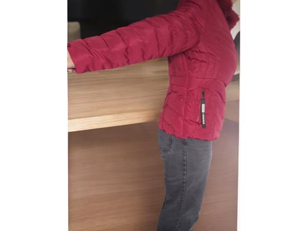 Ature winter jas rood XL/42 (Let op heeft 1 mankementje)