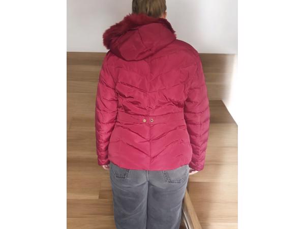 Ature winter jas rood XL/42 (Let op heeft 1 mankementje)