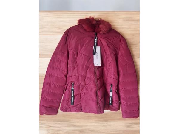 Ature winter jas rood XL/42 (Let op heeft 1 mankementje)