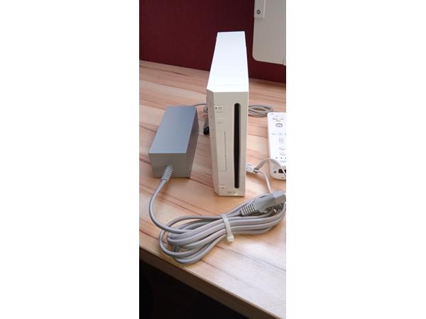 Nintendo Wii + 2 controllers + 2 nunchuks + 8 spelletjes