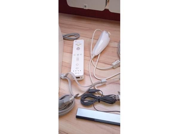 Nintendo Wii + 2 controllers + 2 nunchuks + 8 spelletjes