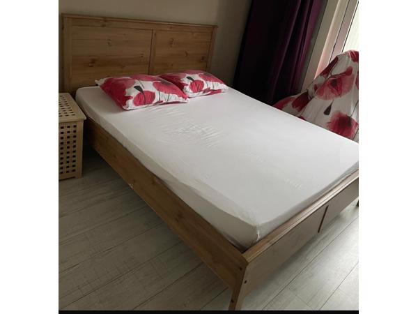 Tweepersoons bed incl vrij nieuw matras 200-160