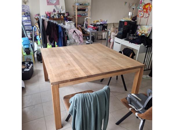 Vierkante tafel  uit hout