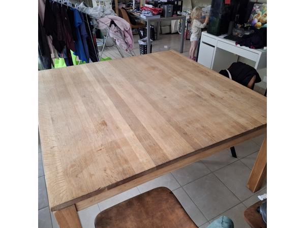 Vierkante tafel  uit hout