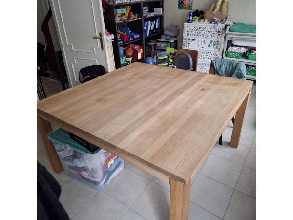 Vierkante tafel  uit hout
