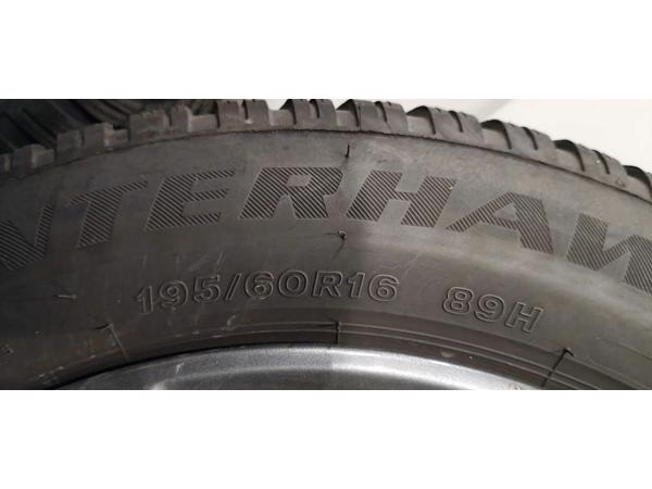 Licht metalen velgen en winterbanden