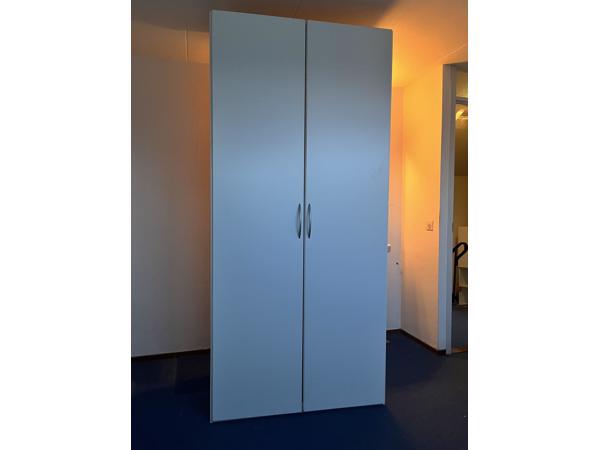 Witte grote hang/leg kledingkast