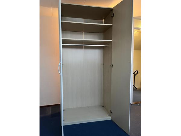 Witte grote hang/leg kledingkast