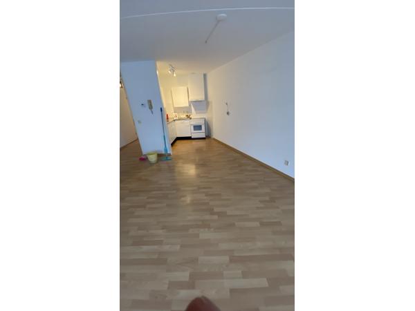 30 m2 laminaat met plinten